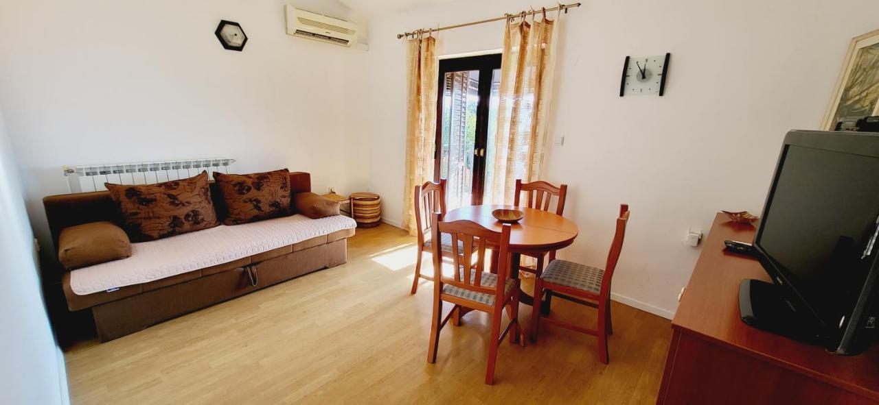 Apartments Italo By El-Pi Tours Njivice Extérieur photo